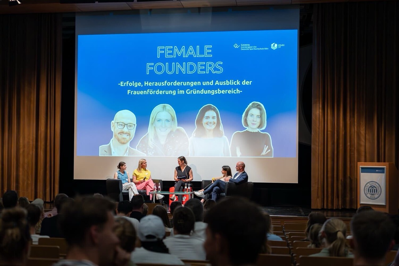Groß (The Female Founders DSHS Abschlussevent Inkubator Star-S Kader.)
